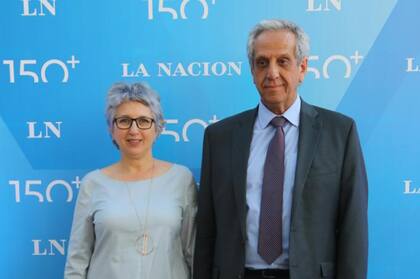 Facundo Suárez Lastra junto a su esposa, en la blue carpet en la celebración por los 150 años de LA NACION