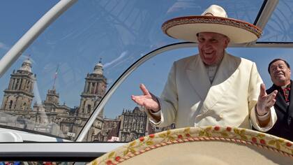 El Papa con un sombrero típico mexicano