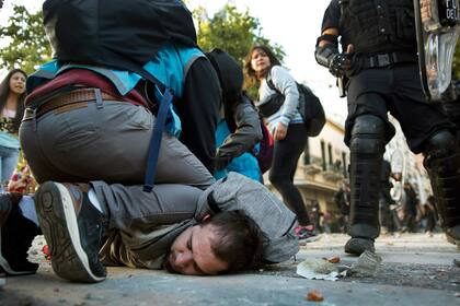 Disturbios durante la marcha en protesta por el proyecto de ley de Reforma Previsional. Buenos Aires, 18 de Diciembre de 2017. Foto: Fabián Marelli