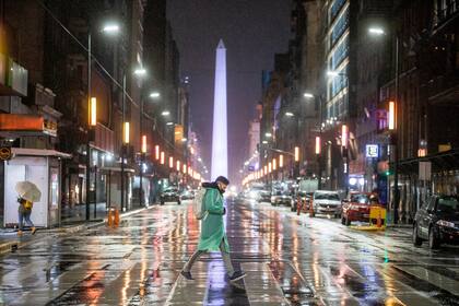 Luego de tres meses de restricciones por el coronavirus, la ciudad de Buenos Aires seguía presentando un panorama desolador con sus calles vacías y los negocios cerrados, 30 de junio