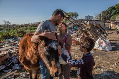 Alrededor de 40 mil personas viven el la Villa Itatí, Quilmes, un lugar rodeado de basura y sin agua potable, 27 de mayo