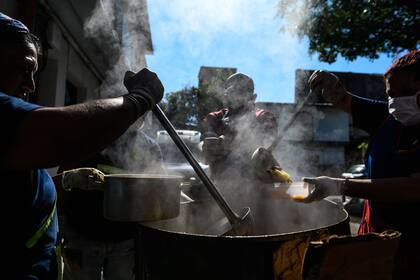  Durante la pandemia del Covid-19, las organizaciones sociales encabezaron la ayuda comunitaria para comedores ubicados en distintos puntos de la ciudad, 20 de abril