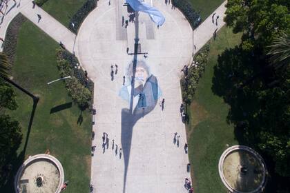 La imagen de Diego plasmada en el centro de la Plaza de Mayo