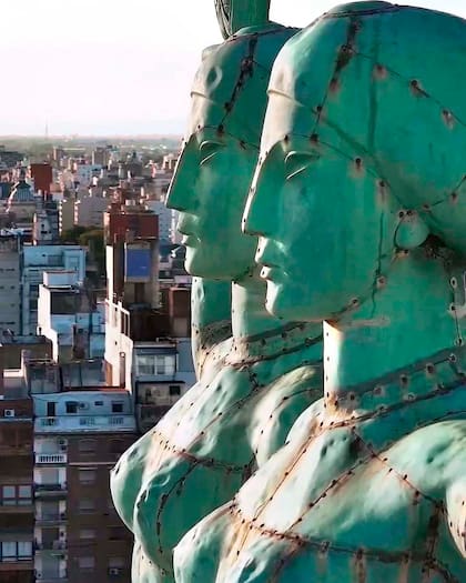 Las Mellizas están en lo alto del Palacio Minetti.