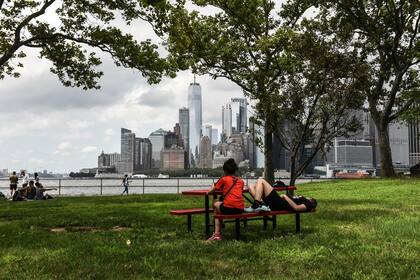 Las mesas en los parques, un lugar de encuentro en tiempos de pandemia