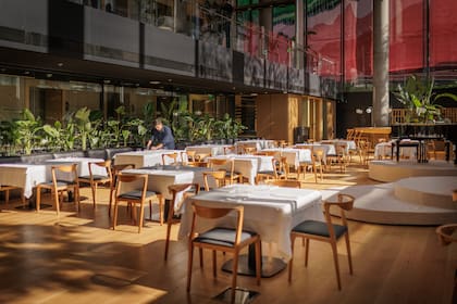 Las mesas se ubican en el subsuelo del edificio de Corporación América en Vicente López, sobre avenida del Libertador