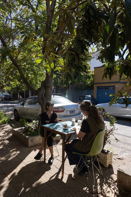 Las mesitas bajo el palto en De Simone Ramos Generales