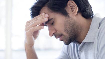 Las migrañas en los hombres suelen alcanzar su punto máximo alrededor de los 50 años