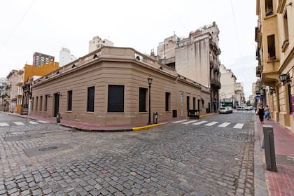 Defensa y San Lorenzo, una de las esquinas que mejor refleja el espíritu porteño, según el autor