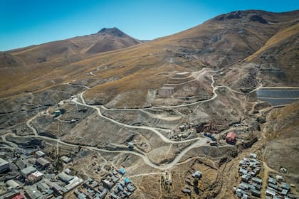 Las minas de estaño usan mucha del agua que proviene del lago Titicaca para funcionar