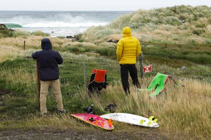 Las minas que quedaron de la guerra les impidieron el acceso a algunas playas
