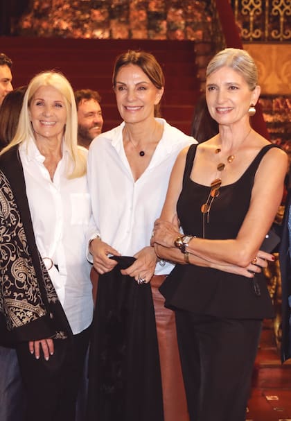 Las modelos Evelyn Scheidl, Nequi Galotti y Teresa Garbesi