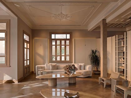 Las molduras de los techos son el gran atractivo artístico de la construcción original.