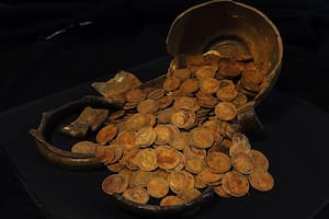 Excavaban las ruinas de una casa destruida durante la Segunda Guerra Mundial y encontraron más de 400 monedas de oro