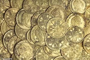 Dieron vuelta la casa y descubrieron una inmensa cantidad de monedas de oro “imperfectas”