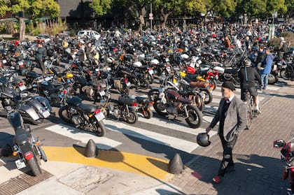 Las motos estacionadas, antes del arranque