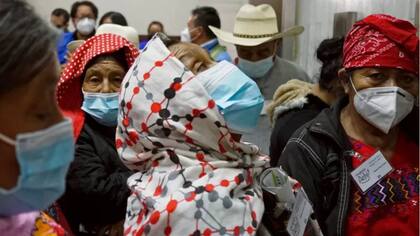 Las mujeres achí de Rabinal a la espera de que se iniciara la audiencia pública.