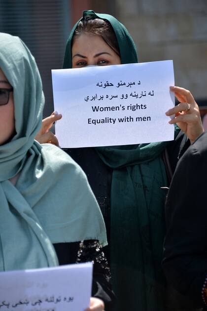 Las mujeres afganas buscan ser incluidas en el nuevo gobierno (AFP)