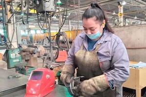 Por primera vez en 89 años, una fábrica del agro tiene mujeres en su línea de producción