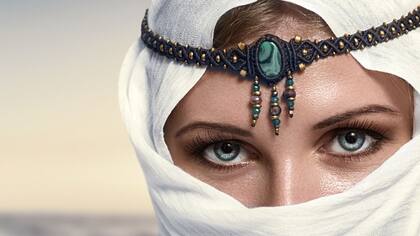 Las mujeres no podrán usar extensiones de pestañas