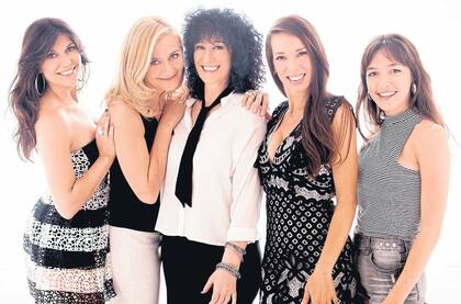 Las Mujeres perfectas son tres figuras del musical como Cociuffo, Gandolfo y Zenko y dos actrices de la televisión como Onetto y Vetrano