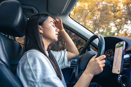 Las mujeres sufren migrañas 2-3 veces más que los hombres.