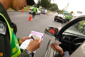 Un hombre mostró un “truco” para evitar pagar multas y generó polémica