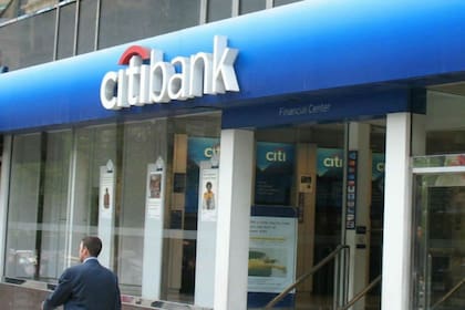 Las negociaciones con los 12 bancos acreedores eran liderados por el Citi. La Argentina, Brasil y Méximo formaban parte del denominado "Club del 250".