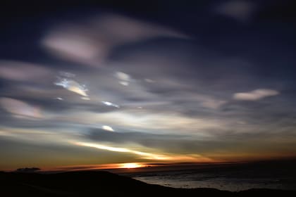 Las nubes estratosféricas polares se forman a unos 20 km de altura, con temperaturas de -78°C, por lo que solo pueden avistarse en los cielos invernales de los Polos Norte y Sur. (Foto: Bárbara Ortiz)