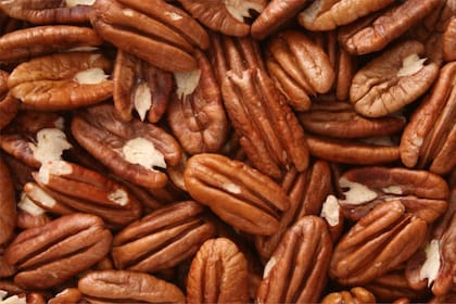 Las nueces pecán aportan ácido fólico, que protege contra alteraciones en el ADN que podrían derivar en cáncer