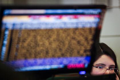 Las nuevas firmas de análisis financiero vas más allá de las tradicionales herramientas y utilizan fotografías satelitales y redes sociales para realizar sus pronósticos