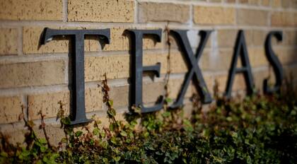 Las nueve universidades de Texas anuncian que brindarán matrículas gratuitas para aquellos estudiantes que provengan de familias con sueldos menores a 100.000 dólares