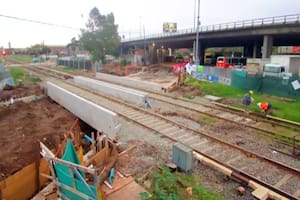 Así montaron los puentes en el tren Sarmiento para excavar un túnel