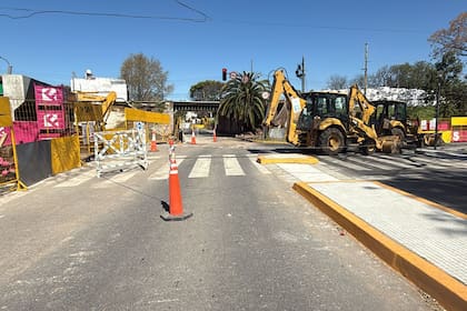 Las obras de remodelación en vías del tren Mitre - J. L. Suárez