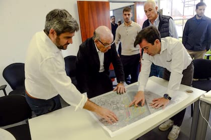 Las obras de remodelación son supervisadas por autoridades de la constructora AUSA y las promotoras MotoGP Sports Entertainment Group y OSD; entre los involucrados figura el periodista y empresario Felipe McGough.