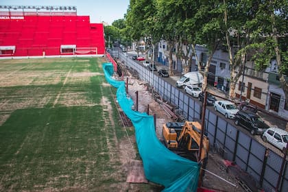 Las obras sobre la calle San Blas que llevaron a Argentinos Juniors a impulsar el cambio de zonificación del estadio.