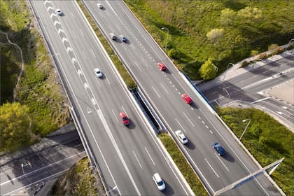 Las obras viales de Newsom en California contemplan US$70 millones para arreglar las carreteras en todo el estado, dañadas por las inclemencias del tiempo