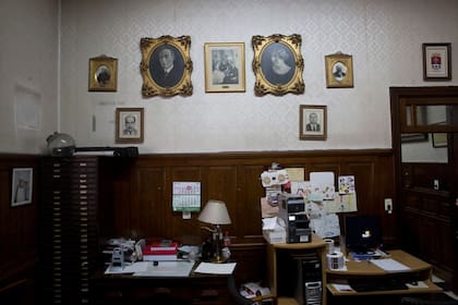 Las oficinas de la fábrica que tiene más de cien años