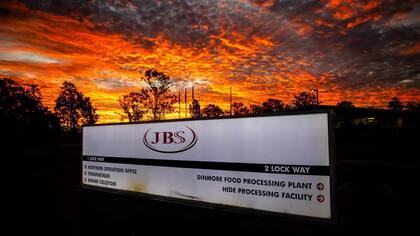 Las oficinas del norte de Australia de JBS Foods durante la puesta de sol en Dinmore, al oeste de Brisbane, el 1 de junio de 2021
