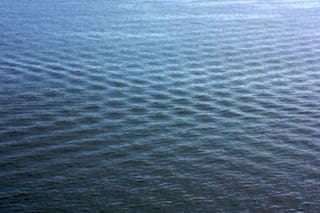 Por qué nunca deberías meterte al mar si ves que las olas forman “cuadrados” en la superficie