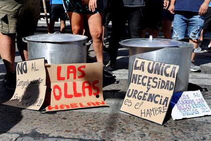 "Las ollas hablan", el reclamo de los militantes de las agrupaciones sociales contra el gobierno de Milei