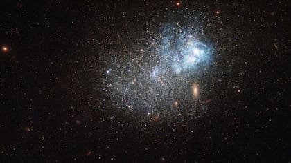 Las ondas en el plasma primordial hicieron que la materia se juntara de maneras que aún pueden verse en la forma en que se agrupan las galaxias y las estrellas