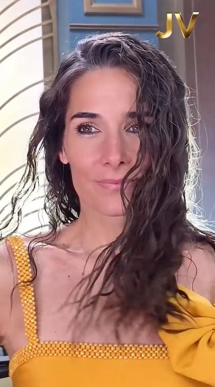 Las ondas que usó Juana Viale como peinado veraniego