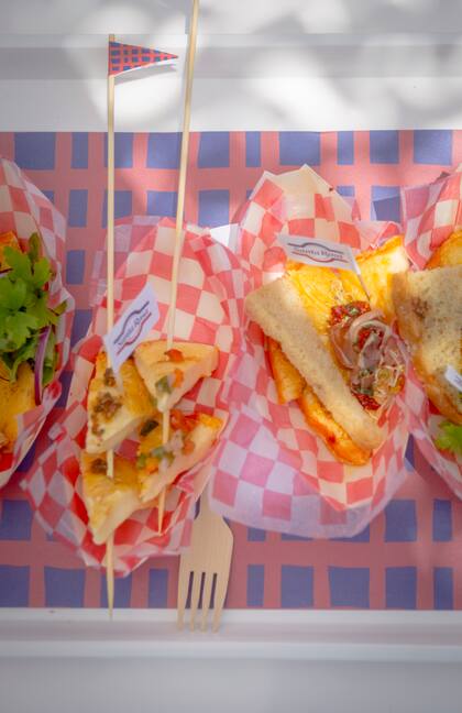 Las opciones van acompañados de un Mix de Verdes, Provoleta con Morcilla, Chorizo y Chimichurri, y hasta una propuesta agridulce con frutas en almíbar.