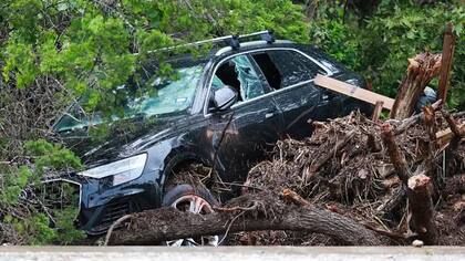 Las operaciones de rescate siguen en marcha en los alrededores del río Guadalupe, epicentro de la tragedia, pues todavía hay más 40 personas desaparecidas