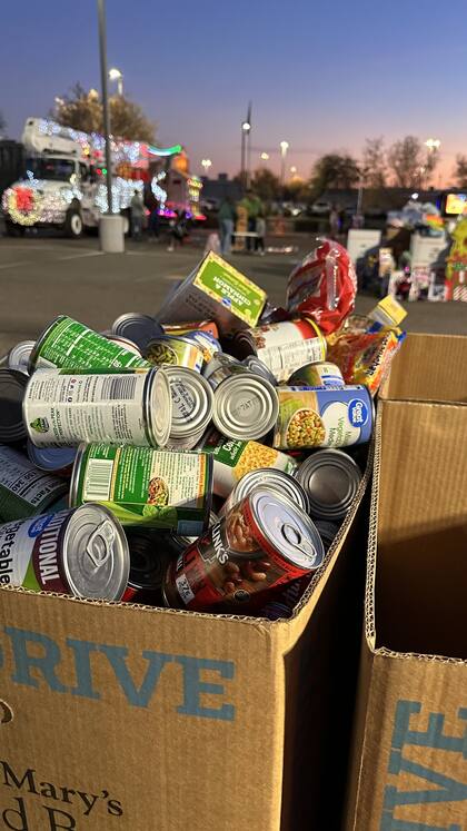 Las organizaciones ayudan con asistencia alimentaria a gran parte de la comunidad de Arizona (Facebook/St.Mary'sFoodBank)