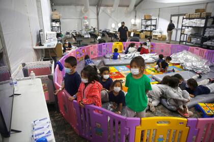 Las organizaciones brindan representación legal y acompañan a los niños en los procesos migratorios (AP Foto/Dario Lopez-Mills, Pool, Archivo)