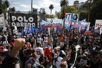 Las organizaciones de izquierda desafiaron al Gobierno y seguirán en la calle, pese a la medida que pretende restringir el ingreso "en bloque" a la ciudad de Buenos Aires