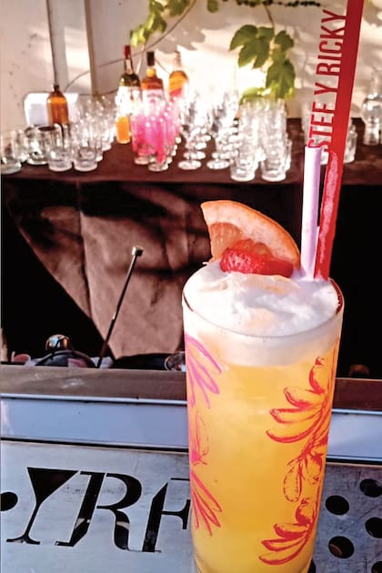 Las pajitas estaban personalizadas con los nombres de los novios.