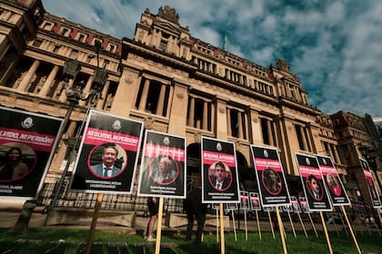 Las pancartas en repudio a los diputados y senadores que votaron a favor de la reforma laboral